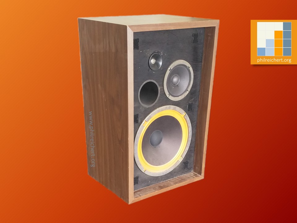 AKAI SW-125 Early 1980's Bookshelf loudspeaker design