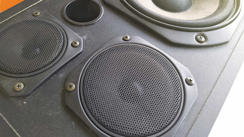SABA EA 6010 loudspeaker - detail view of the mid-range and tweeter