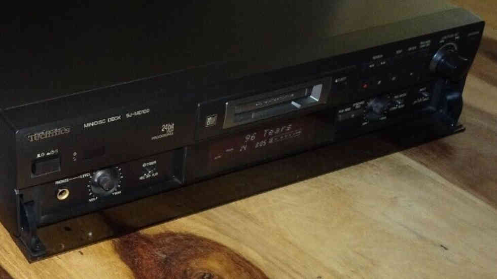 Technics SJ-DM100 Minidisc diaglonal shot